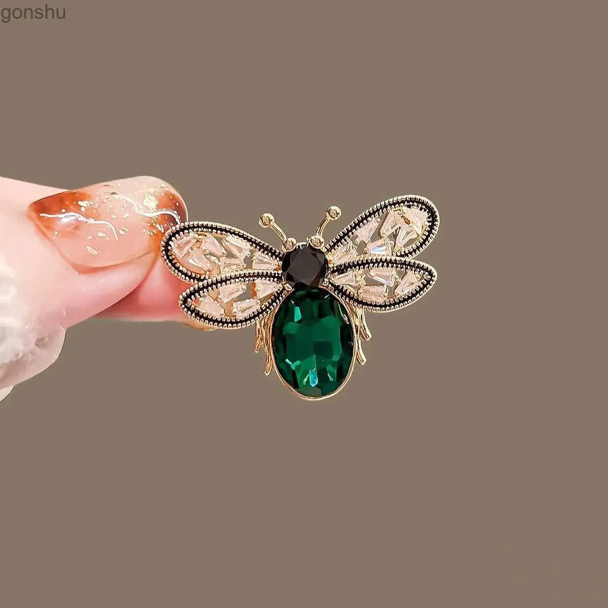 Piny broszki nowa urocza zielona kryształowa broszka pszczoła odpowiednia dla kobiet luksusowa marka Zestaw owadów ciasny zamasowy gorset sukienka klapa wx wx