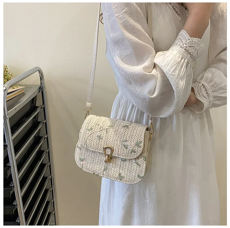 Designer Fashion Floral woven saddle Bag Women's Cute straw Shoulder Bag Fashion Casual Handbag Women's Lace Embroidered crossbody Bag Size 19.5x7x14cm