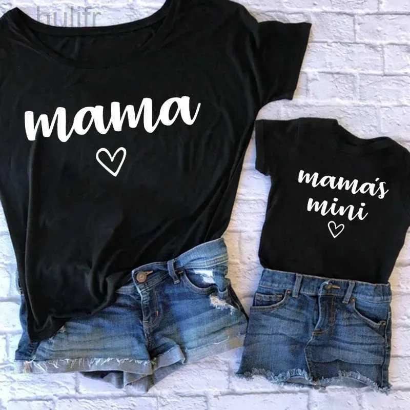 Familie passende Outfits Mama und Mamas Mini Kawai Mutter Kinder Familie Matching Outfits Einfachheit Tops Weiß Kurzarm Mutter und Tochter Kleidung D240507