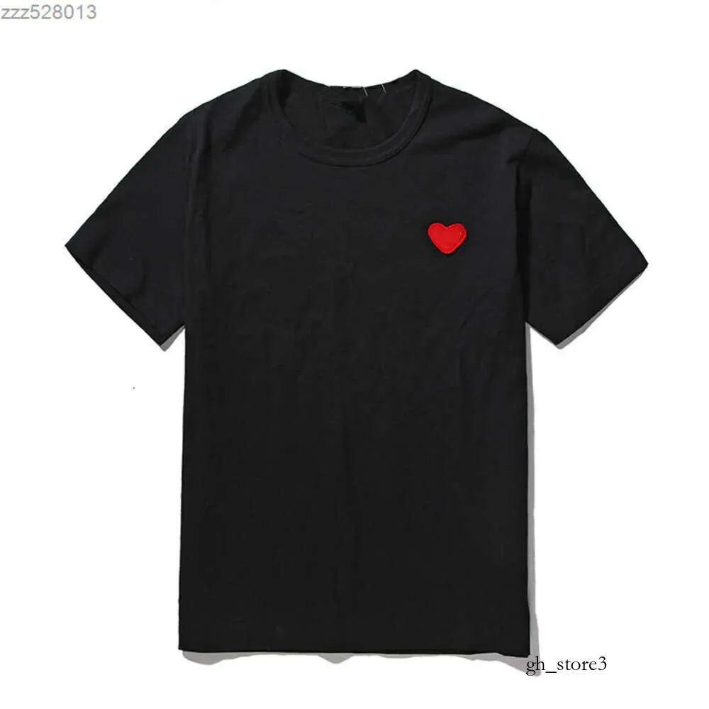 Commes des garcon 2023 Play Mens T-shirt Designer Red Comes Heart Women Garcons s Badge DES QUANLITY TS Cotton CDG EMPRODERIE CDGS CDGS 261