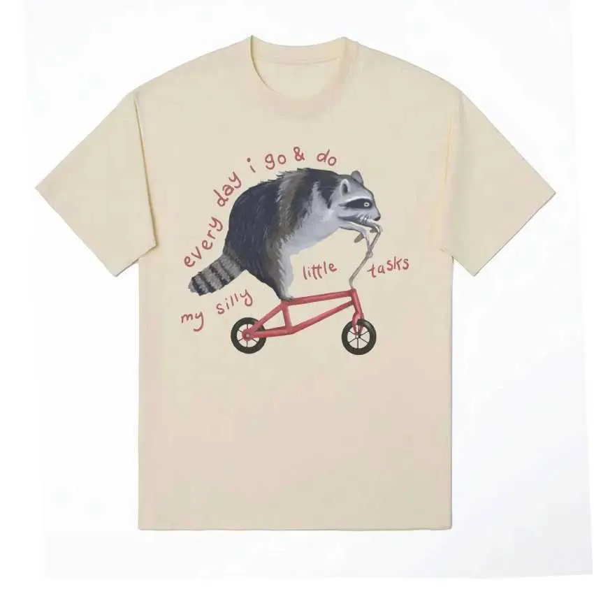 Men's T-Shirts Fun Raccoon Riding Bike Moe T-shirt Mens Casual Vintage Cartoon T-shirt Summer Cotton Humorous Short sleeved T-shirt TopL2405