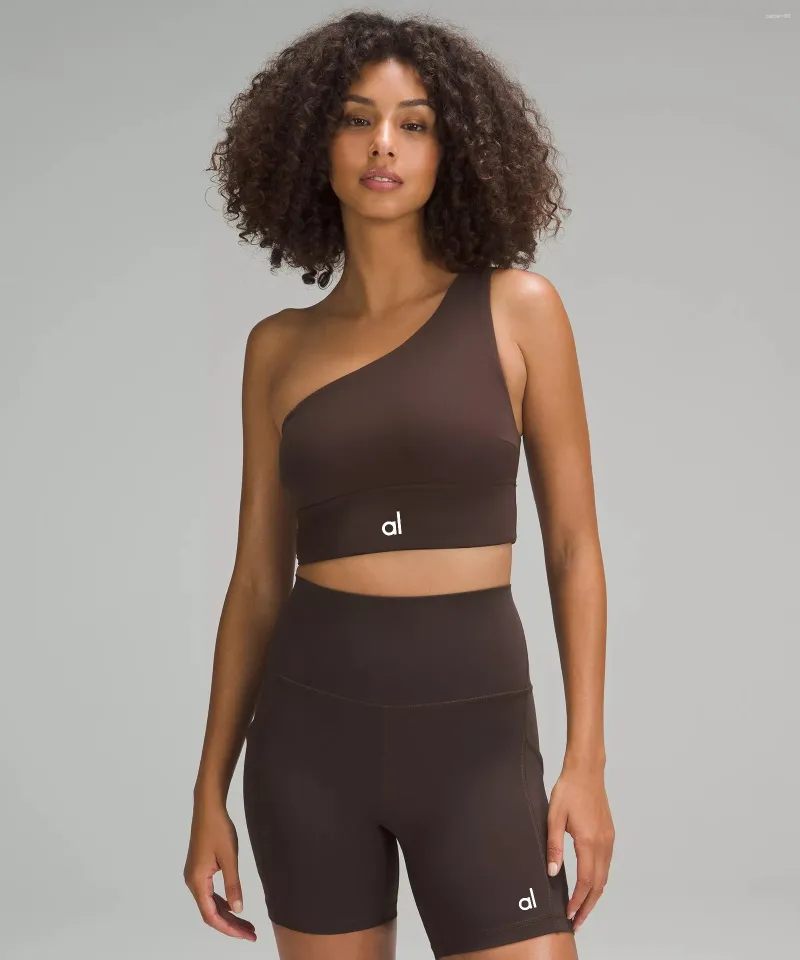 Active Shirts Yoga Set For Women Seamless One-piece Single Shoulder Bra Absorbing Workout Hip Lifting High Snug Waist Shorts