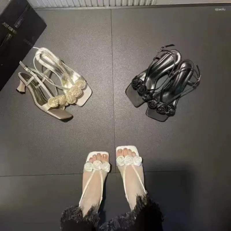 Chaussures décontractées 2024 Niche française d'été Polylome One Word Belt Sandals Femmes Toes hautes exposées