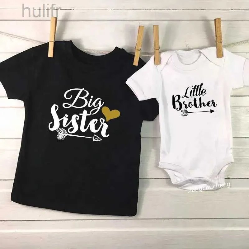 Family Matching Tenues Family Matching Tenits Frère Sœur Soeur Tshirt Baby Boys Ranger Petit garçon BodySuit Big Sister T-shirt Summer Kid Top Tees D240507