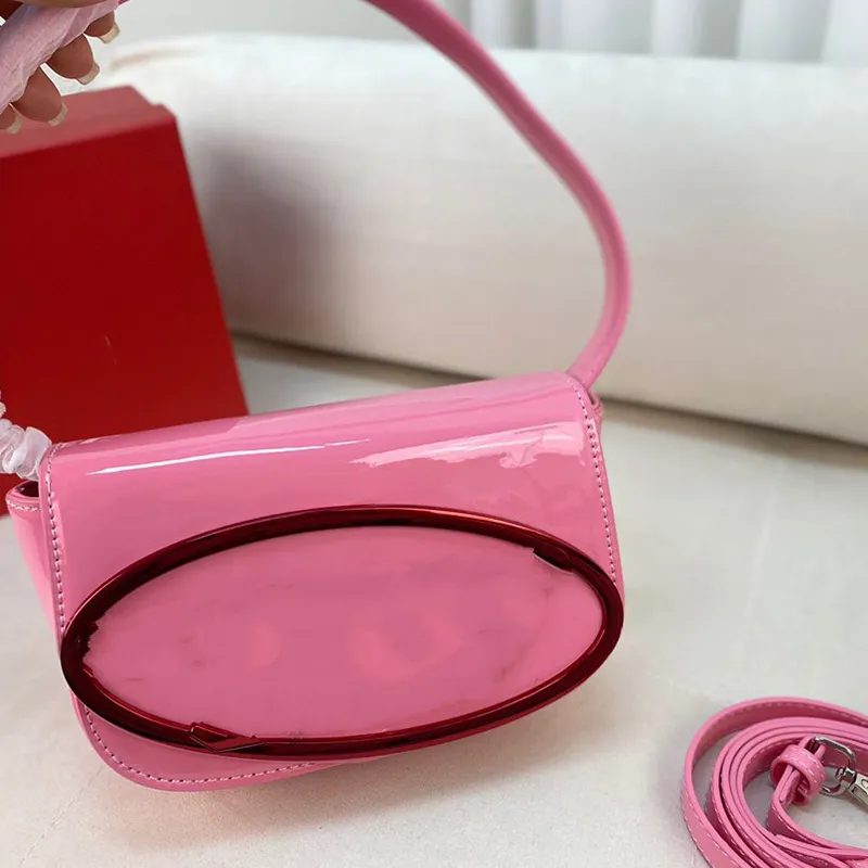 Di Eseles Painted Metal Round Jingle Saddle Pink Bag Luxurys Woman Classic Handbags Tote Original Material Shoulder Crossbody Designer Bags