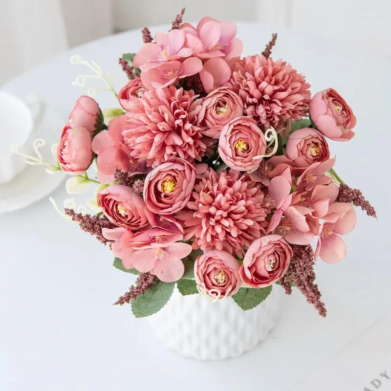 装飾的な花人工バラの花美しいピンクのシルクブーケロマンチックな花嫁ホールディングアレンジメント花瓶の結婚式のパーティーホームデコレーション
