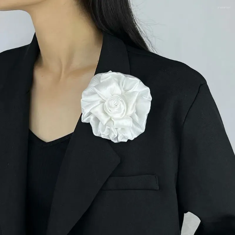 Spettame 11 cm fiore rosa elegante in tessuto con fibbia per fibbia per fibbia per piante di abbigliamento di moda per le donne corsagi