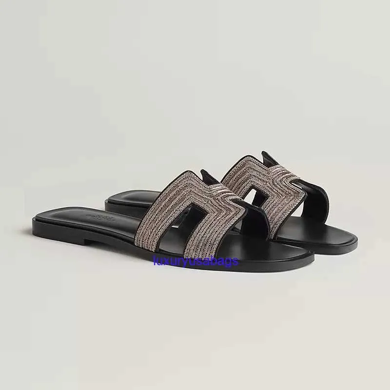 Projektant Hot Women Oran Flat Sandals z logo Hafined francuski styl prostoty popularny wśród Ladies Fashion Classic Kaptał