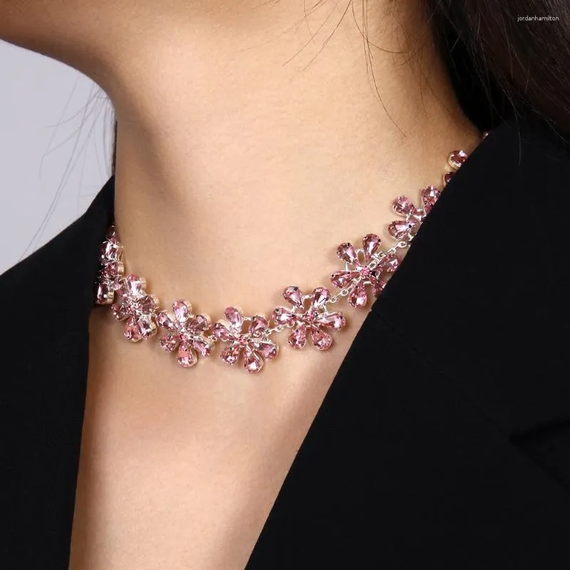 Choker Stonefans Pink Crystal Blumen Halskette Statement Accessoires Mode Frauen Strasskragen Kragen Blumen Schmuck Schmuck