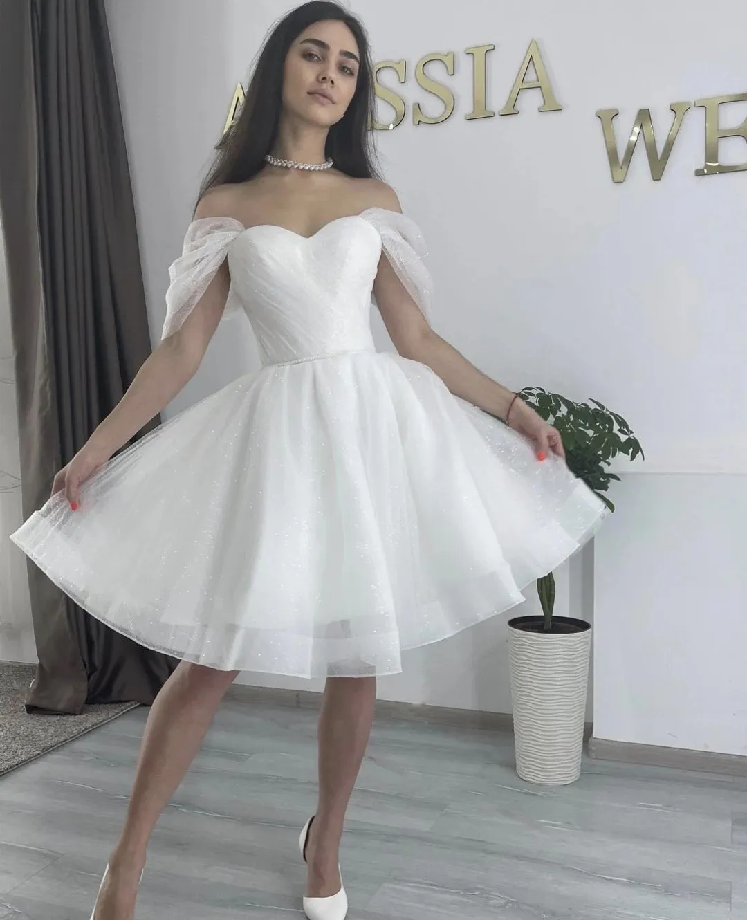 Sparke kurze Hochzeitskleid 2024 aus der Schulter Pailletten Tüll a-line knielange Brautkleider für formelle Party vestidos de novia