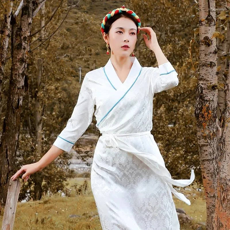 Ethnische Kleidung Langer Kleid mit Festkleidung Rock Frühling und Herbst weiße Lhasa Frauenstil Chinesische Robe