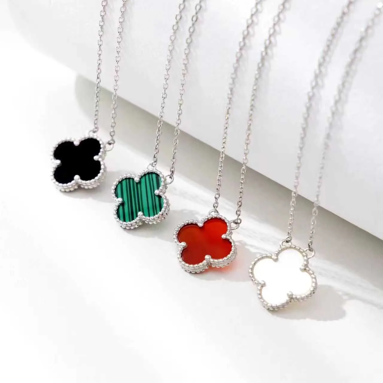 Fashion Van Clover Necklace 925 Pure Silver Plated 18K Gold Natural White Beihong Jade Chalcedony Black Agate Lucky Grass Pendant With logo