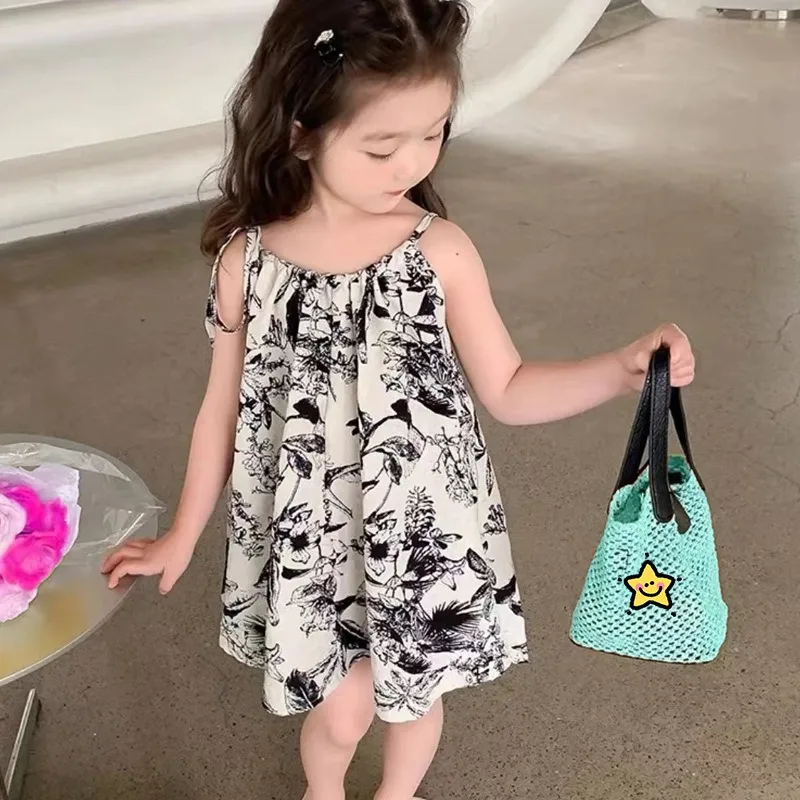 Vestido de cabestro de niñas Verano una clase una clase pequeña y mediana vestimenta de vacaciones de niños de tamaño pequeño vestido de princesa de estilo extranjero 2024 nuevo modelo