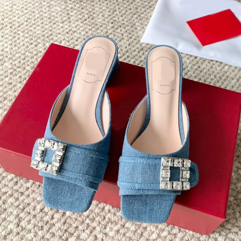 Carré Crystal Backle Mule Femmes Designer Sandales Blue Denim Mules Slide Slippers 4,5 cm Brock Talons Slip Chaussures Summer Beach Splipper Fashion Luxury Bijoux Sandale