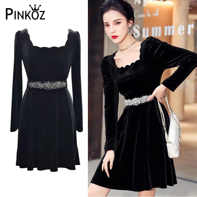 Повседневные платья Pinkoz Gothic Chic Women Midi A-Line Платье Бархат-квадратное воротник Черный элегантная молодая женщина с поясными везидами