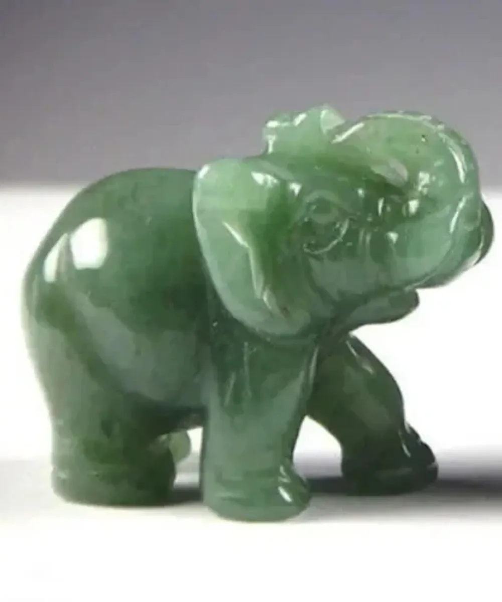 Sculture statue statue di piccola statua di elefante intagliato in giada verde cinese