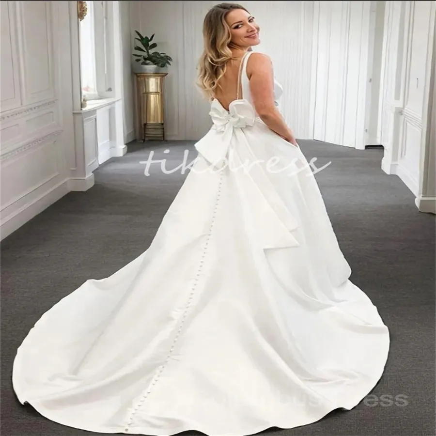 Miękkie satynowe minimalistyczne sukienki ślubne Boho 2024 Seksowna V Neck A linia plażowa suknie ślubne ślubne Backless Knotbow Cohemian Wedding Sukni