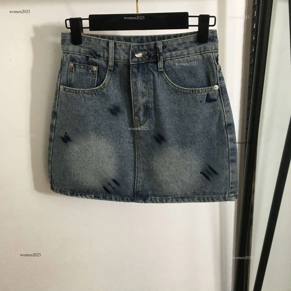 Designer kjol kvinnor kjolar märke kort kjol mode logo sommar kvinna overskirt broderade bokstäver denim mantel kjolar kvinnor reser jeans klänning mars 06