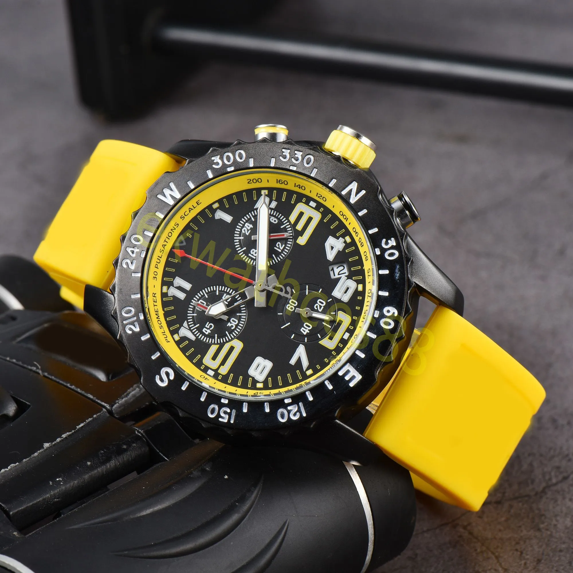 Designer 10a qualité Top Luxury Mens Watch Quartz Endurance Pro Avenger Chronograph 44 mm Montres de plusieurs couleurs en caoutchouc Ling Men Glass Wrist Wrists