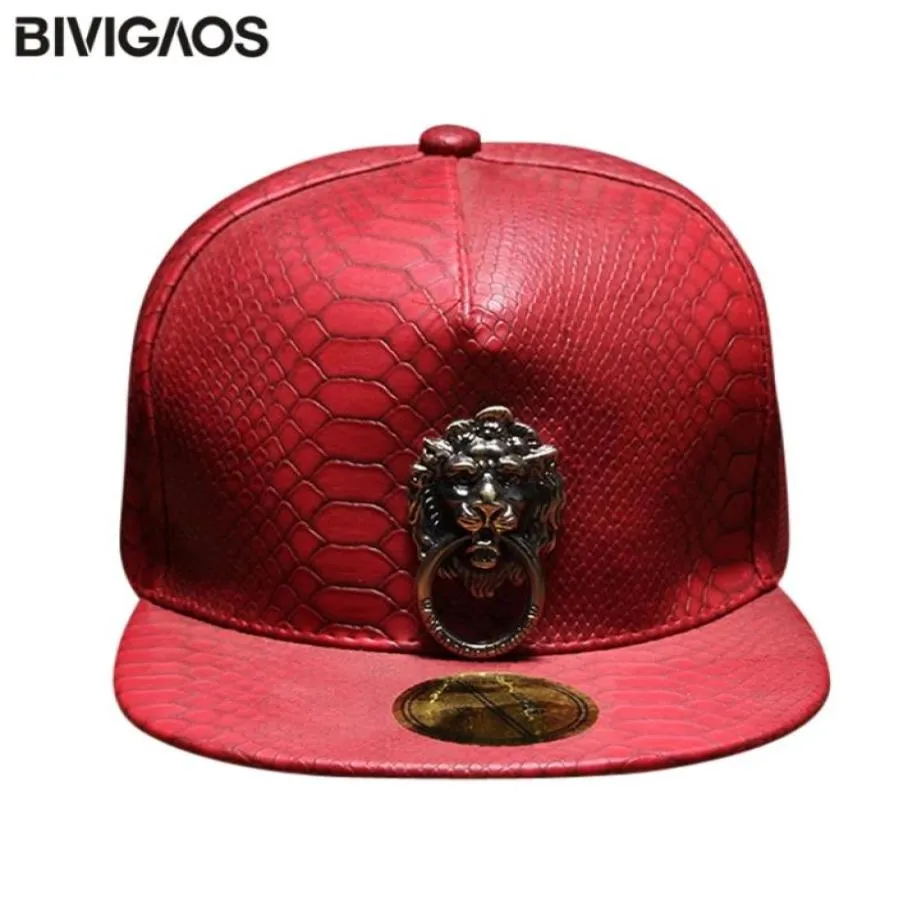 Nieuwe metalen sculptuur Lion Head Snapback hoeden slangenhuid lederen hiphop pet punk stijl honkbal petten voor mannen dames zwart rood 2010238712066