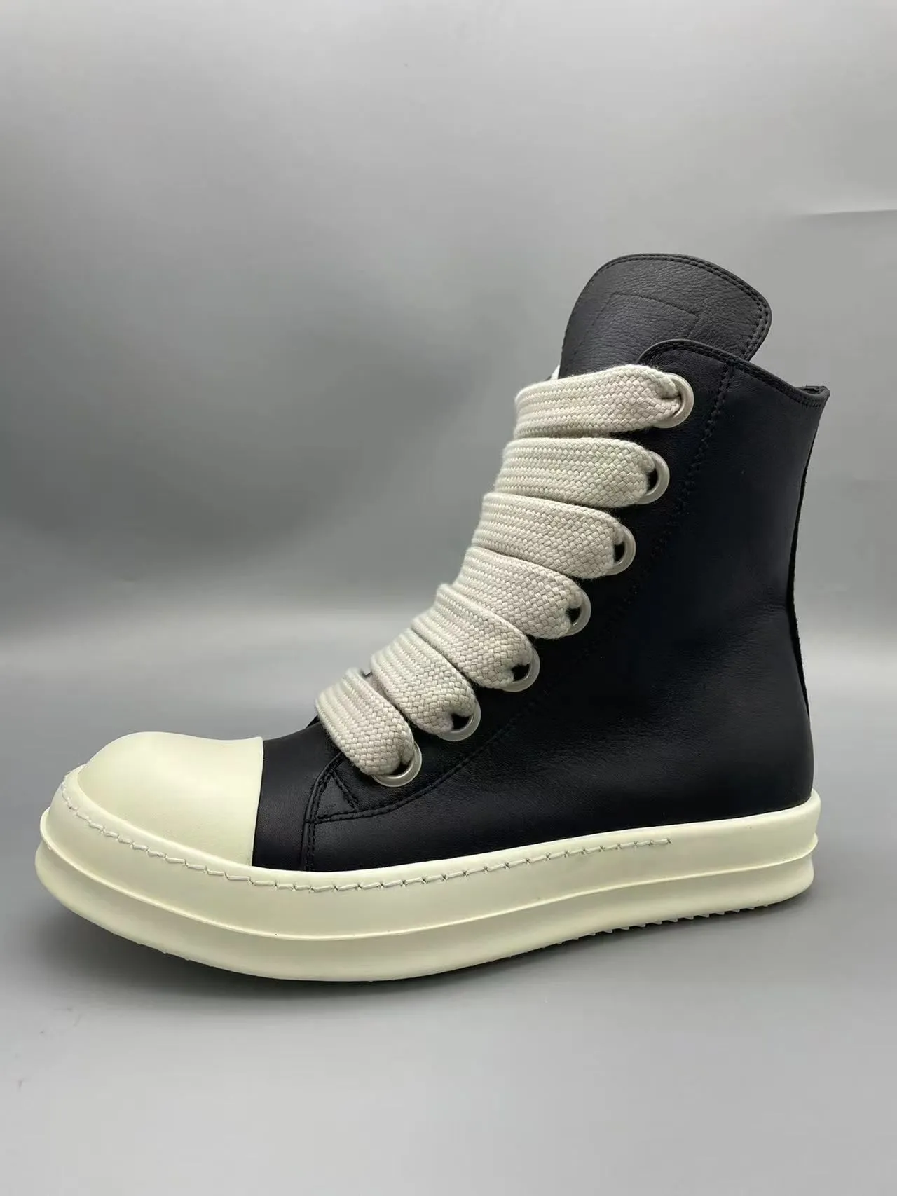 Boots Designer Boots Femme Bottises d'hiver Boots Snow Men Chaussures Sneakers Bas