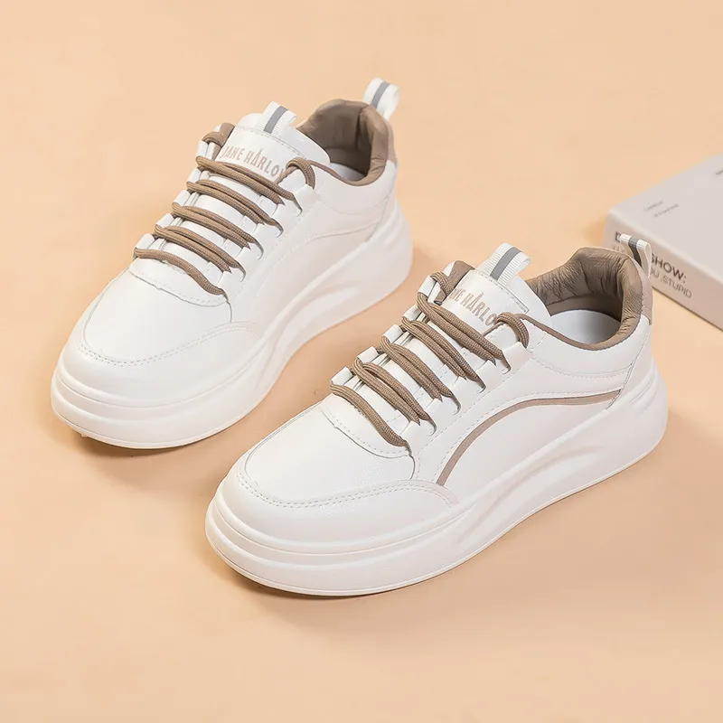 革の表面トレンドカジュアルボードシューズガイの厚いゆっくりした小さな白い靴