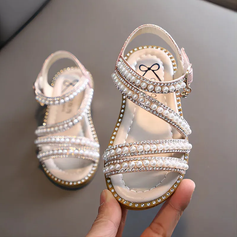 Sandálias de garotas de verão de moda crianças meninas Bling Princess Single para Little 240415