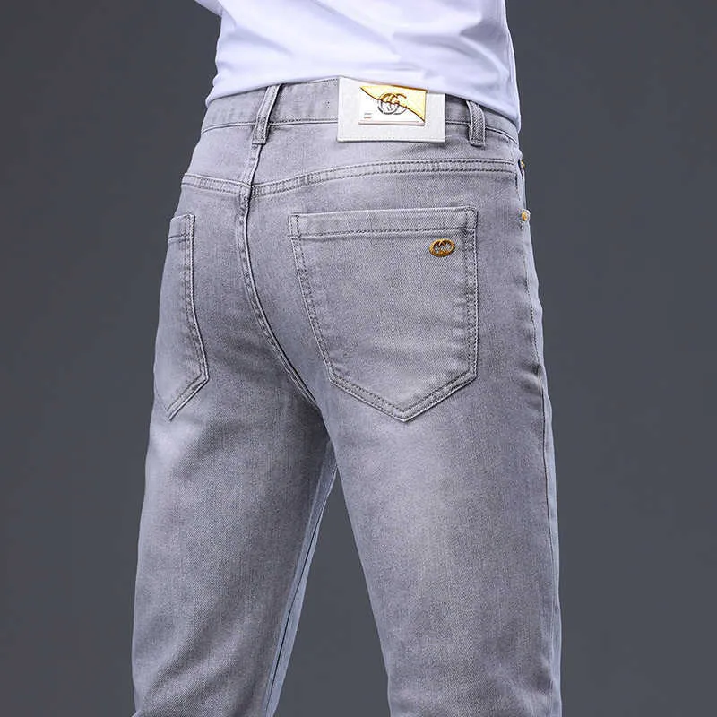 Erkekler için lüks ışık kot pantolon Üst düzey trend 2023 Yaz Avrupa Elastik İnce Uygun Nefes alabilen aşınmaya dayanıklı gri ince pantolon