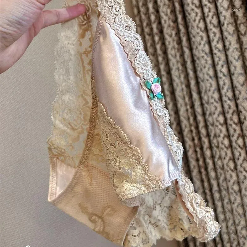 Pantes de luxe légères de culotte féminine