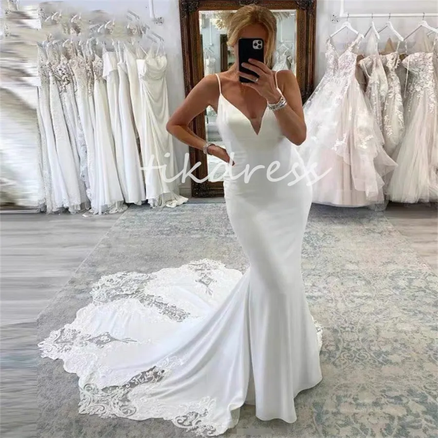 Train de la cour sirène des robes de mariée country 2024 Spaghetti sexy bretelles satin sans dossier de plage robes nuptiales élégantes Femmes Backless Bride Robe Mariage