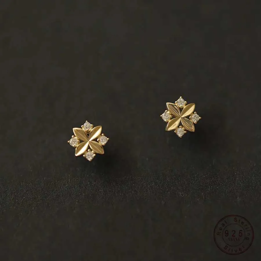 Stud S925 Boucles d'oreilles en or plaqué en argent en argent sterling adaptées aux femmes Diamond Zirconie Température de fleurs transversales Nouveaux bijoux Q240507