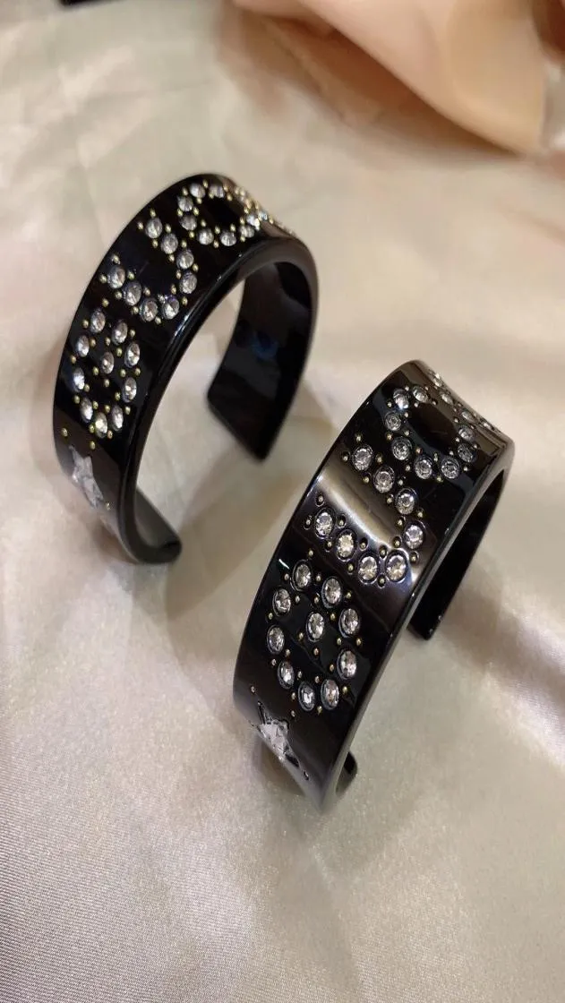 2020 Design Weiß schwarzer Farben Harz offener Armbänder Mode schöne Qualität Joker Strass Schmuck Bracelets Frauen l Accesso8346470