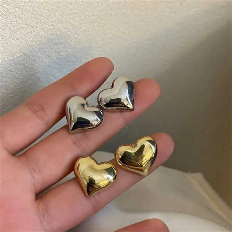 Stud Minimalist Silver Love Love herzförmige Ohrringe, die für die modische und elegante Hochzeitsbrautschmuck geeignet sind, um Allergien zu verhindern Q240507