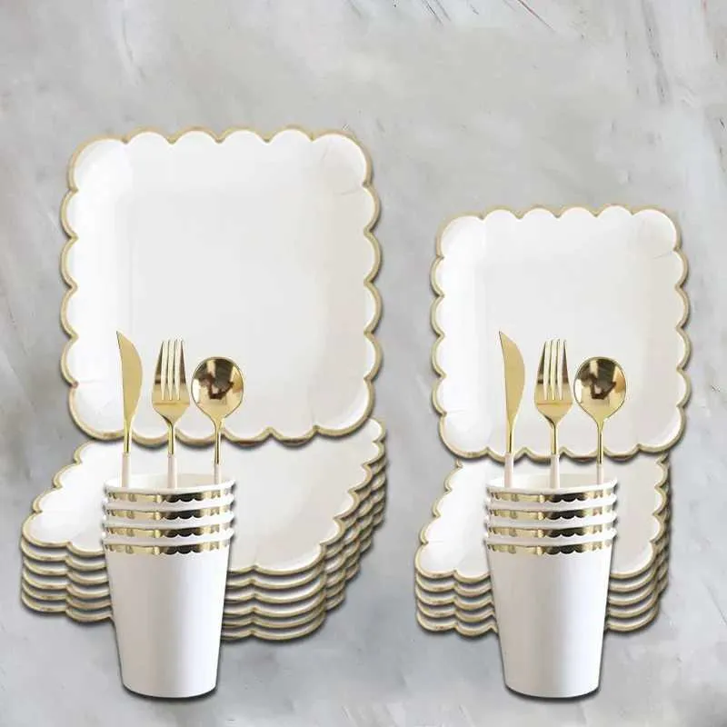 Diminuiço de jantar descartável Criativo 8 convidados White Tableware Golden Edge Placas quadradas Copas de casamento Favor de aniversário Decoração para crianças e adultos Q240507