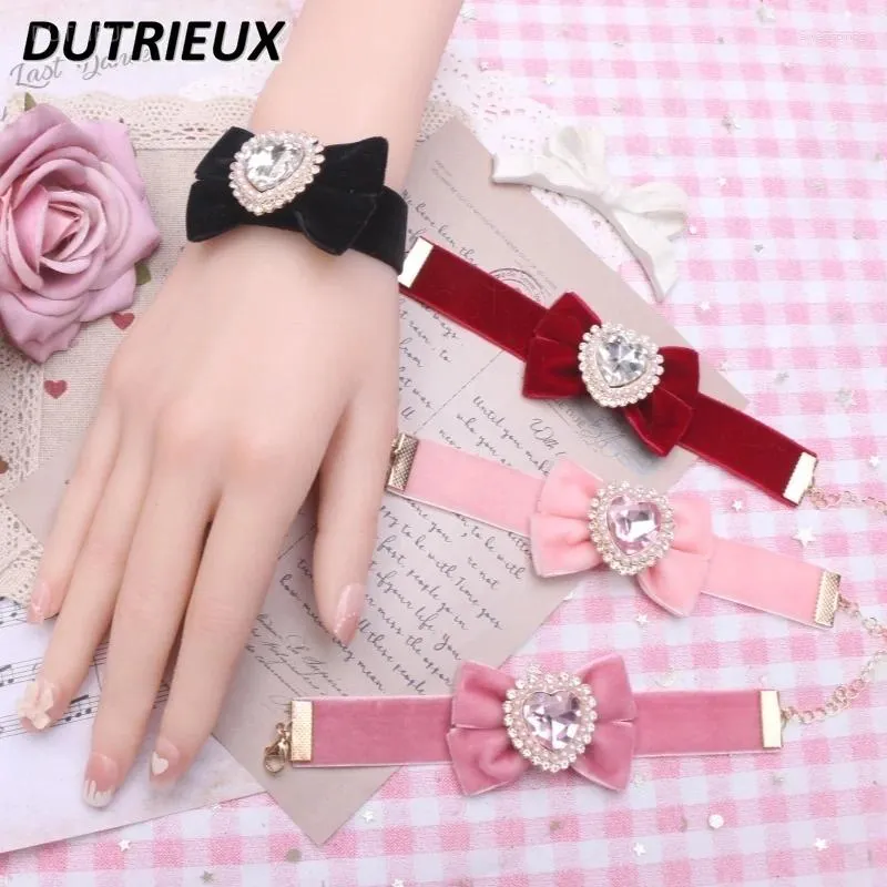 Bracelets de charme style japonais Sweet Handmade Simple Lady Velvet Bow Big Heart Shape Strotone Bracelet Bracelet Girls Wild Hand Ornement