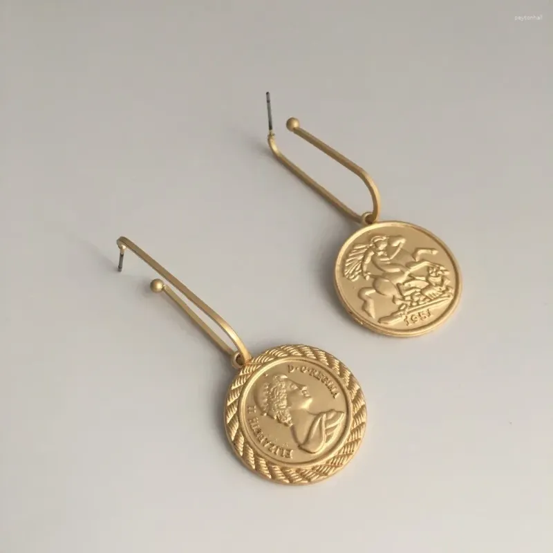 Boucles d'oreilles en pente à la mode de couleur ordage de couleur de monnaie