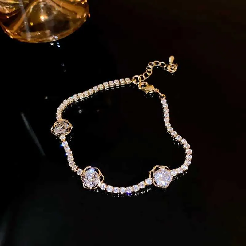 2024 Nuovo braccialetto con ciondolo in zirconia cubica con fiore di cristallo da donna, doppio strato, gioielli con strass lucidi_voghion.com