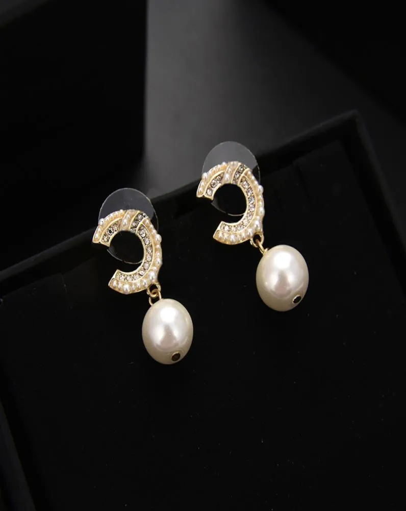 Kvinnor Pearl Earring Designer Jewelryfor Womens Pendant örhängen Luxurys Fashion Hoops Love Earing Gold Studs Letter C Dubb gåva 4343077