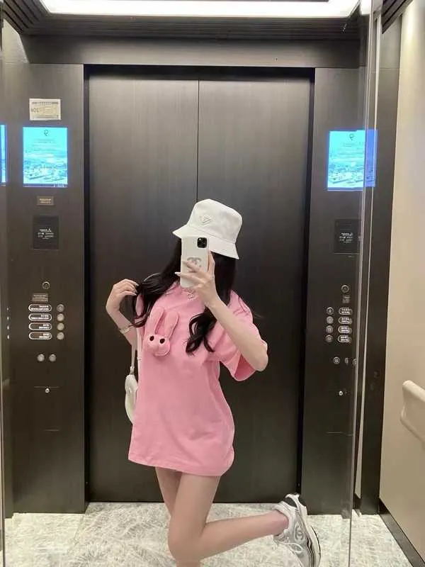 Women's T-shirt Designer MM Family 24SS Ny Pink Front 3D Rabbit Doll Back Sparkling T-shirt 91RJ