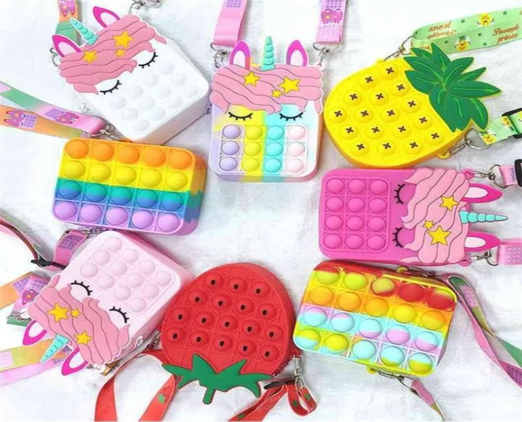 Fidget Pops Borse Borse Unicorno Toys Messenger Spalla Mini Borsa di ritorno a scuola Children039s Push Decompression Bag Rainbow Fruit7228851