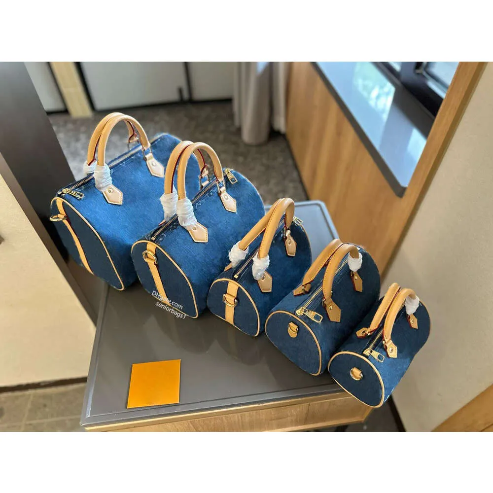 Stylish bags for travel best sale
