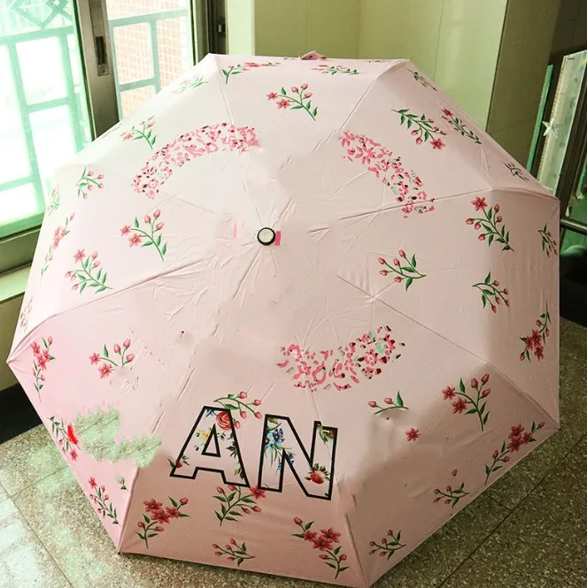delicaat merk ronde hoofd vinyl zon beschermende zon paraplu automatische opening drievoudige vouwen paraplu printen mode groot merk zon paraplu