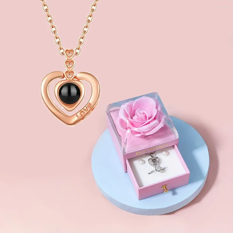 Подвесные ожерелья 100 языков я люблю тебя проекционное ожерелье с красочной розовой подарочной коробкой модные украшения для женщин 2024 в романтике