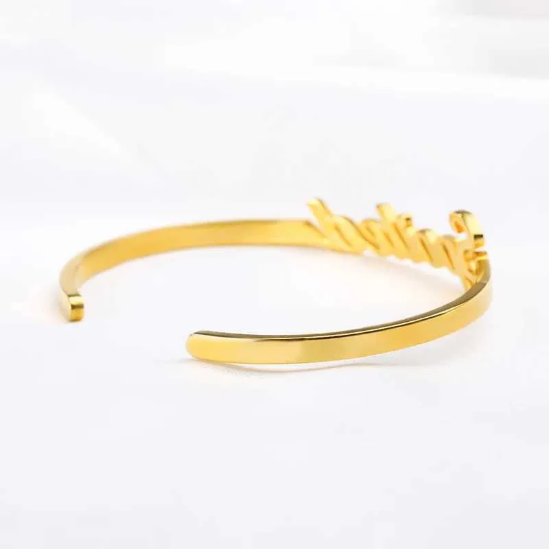 Charm Cusized Typenschild Namensarmbänder für Frauen Personalisierte Edelstahl Manschettenarmbänder Cus Schmuck Geschenk Bijoux Femme_voghion.com