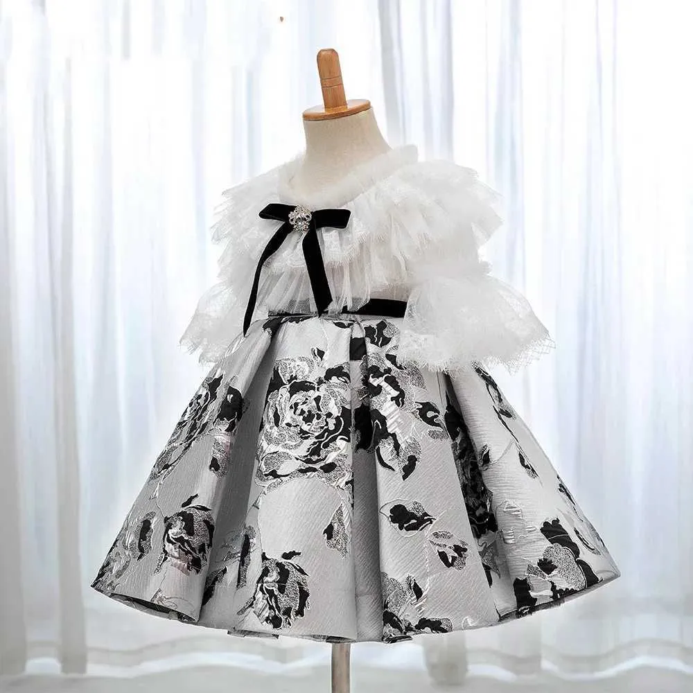 Abiti da battesimo coreano per bambini primo vestito per baby shower girl lolita principessa lussuosa abito in pizzo bianco e nero Q240507