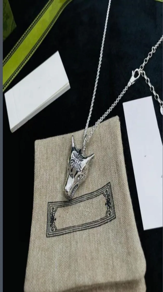 Colares de pingentes de cabeça de lobo de luxo para mulheres 2022 NOVO Designer Copper Silver Loved Animal Wolfs Chain Colar Jewelry High Qualit3153178