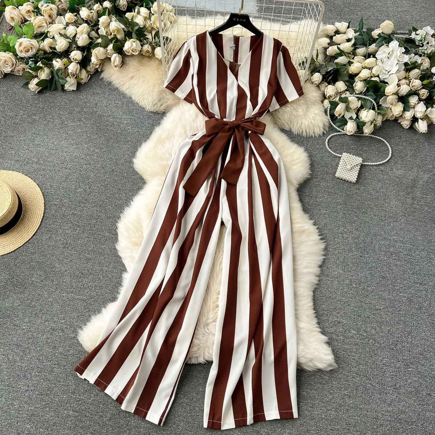 Jumpsuits femeninos Rompers Mujeres gentiles Stripe V Cuello sin cuello 2024 Lace arriba Bow High Street Street Style Summer Long Senior Rompers D240507