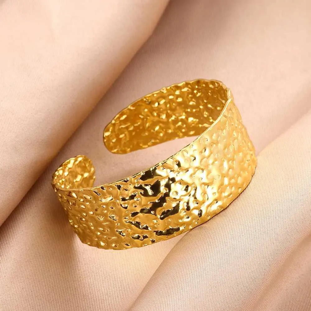 Textured Cuff Bracelet Gold Stainless Steel Vintage Bangle Women_voghion.com