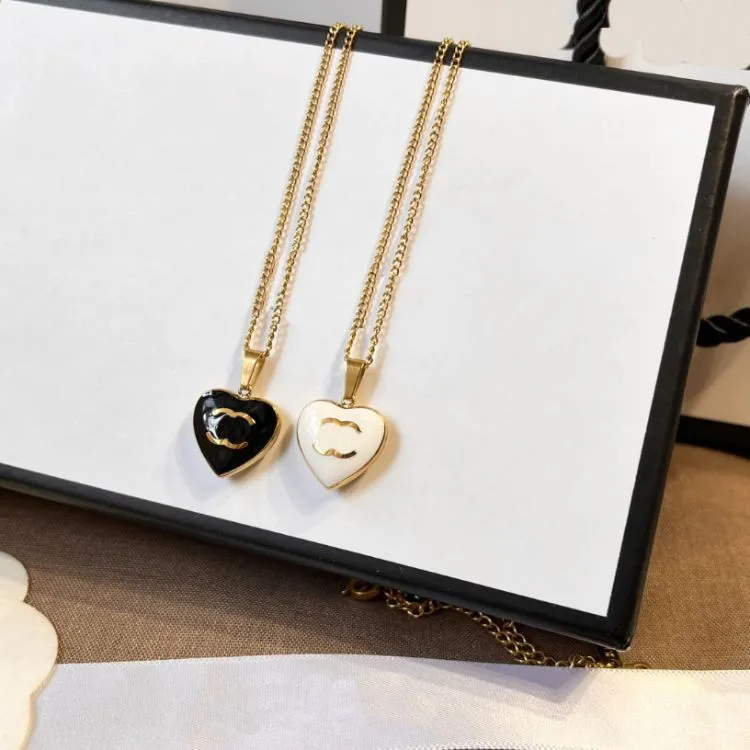 Эмаль бренда сердца подвесной ожерелье дизайнерские ожерелья подвесной кольцо черная белая сеть любви Женщины стали стальные письма ювелирные изделия Accories Actordab J3ZD#