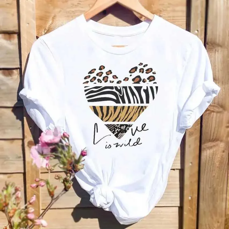 T-shirt féminin Femmes Leopard Love Heart Print T-shirts Fashion Graphic t Top Short Slve 90s Cute Spring Summer Shirt Feme T-shirt Y240506
